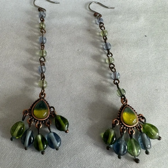 Long dainty glass bead earrings - Picture 4 of 6